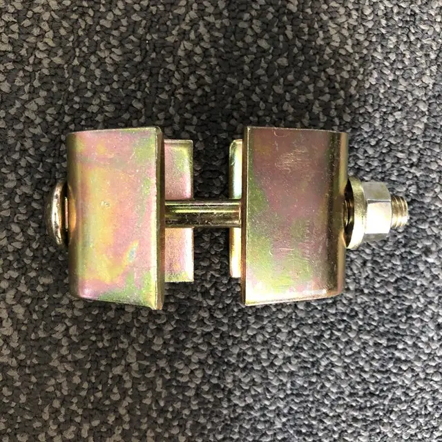 Universal scaffolding clamps